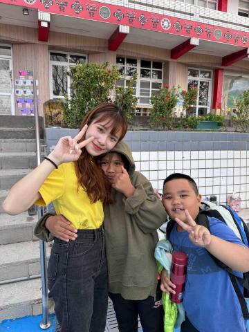 黃塏晴 - 英語生活營營期間與小朋友的合照