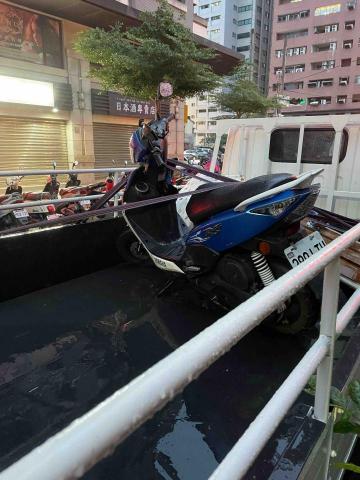 耀揚 - 機車拖運