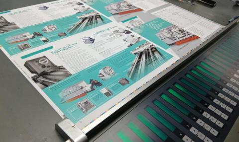 石文君 - UV印刷技術，騎馬釘型獨版印刷。
UV特色比傳統油墨顏色更亮麗，速乾不會有沾墨問題。