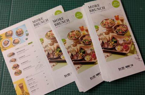 石文君 - 少量菜單印刷 : 大尺寸菜單輸出，厚磅紙上膜壓線後加工(霧面質感  防水)