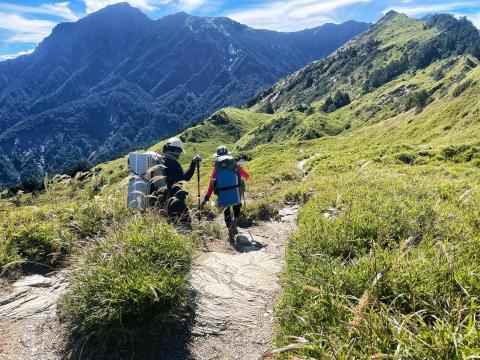 山與行 - 帶人去爬奇萊主北