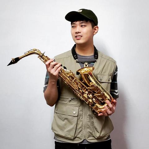新店區薩克斯風老師推薦王煒竣|薩克斯風線上、實體課程及樂團演出