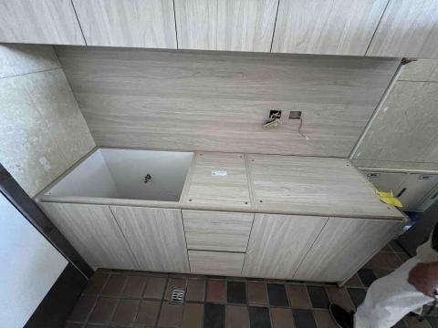 鍾采 - 茶水間檯面丈量