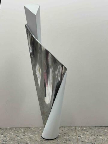 郭易威 - 學校作品（幾何）
作品名稱：分裂