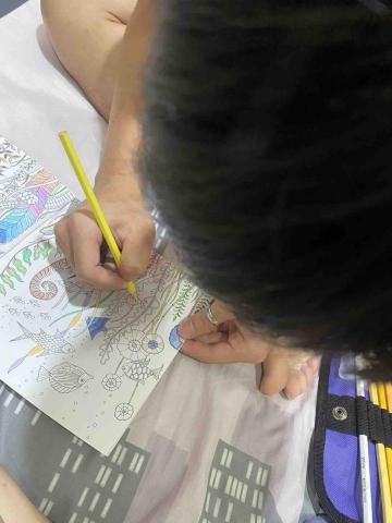 林蔓萱 - 陪伴孩子繪畫