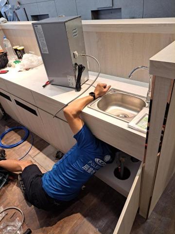 辰星水科技 - 餐廳吧台開水機安裝