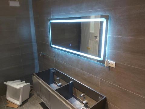 萬富發水電工程行 - 浴櫃化妝鏡