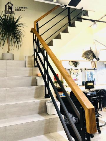 聖衞樓梯扶手有限公司 - 日式模組鐵件搭配非洲柚木木扶手
