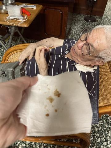 ROSE.EAR - 銀髮族長年堵塞耳屎清理