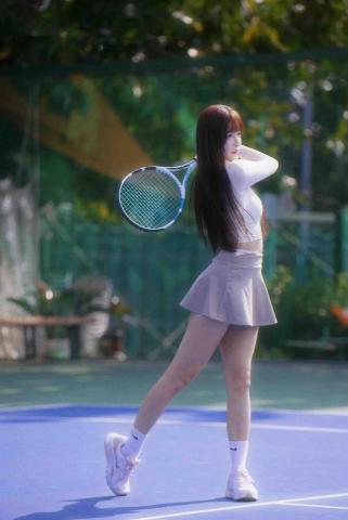 張政輝Jack Chang - Tennis Coach🎾 - 菲菲說：真不虧是教練，專業的教學讓初體驗的我姿勢這麼標準這麼美(正拍)