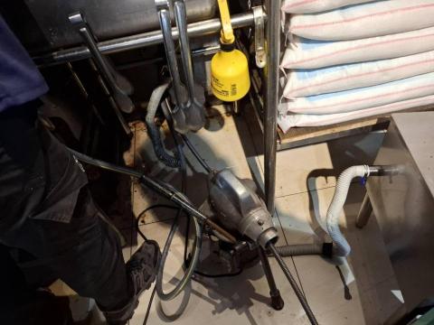 立即通企業社 - 通流理台排水管堵塞