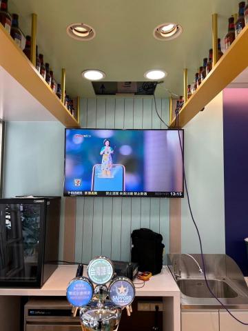 映奇系統科技股份有限公司 - 多媒體廣告機應用+顯示器安裝實例