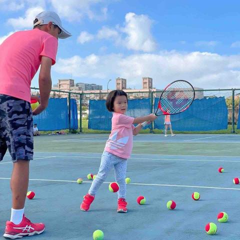 張政輝Jack Chang - Tennis Coach🎾 - 教練說要揮完動作球球才會打到飛機