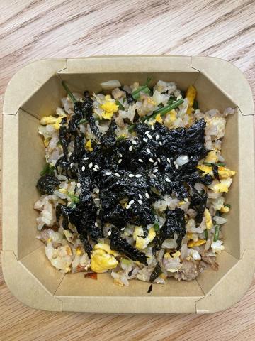 陳映如 - 快速料理
少有蔬菜炒飯（健康五穀飯）
舖上滿滿的海苔不愛飯的人也會喜歡