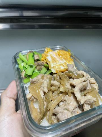 陳映如 - 榨菜肉絲做好
冰箱常備菜

拌飯、拌面都好吃