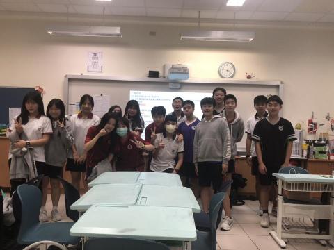 程式設計小剛老師 - 小剛老師擔任康橋數位志工社指導老師