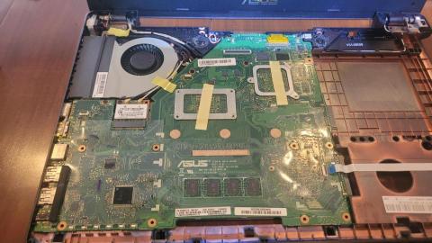 PCCAR電腦維修工作室 - 華碩X550JD更換前的內建喇叭。