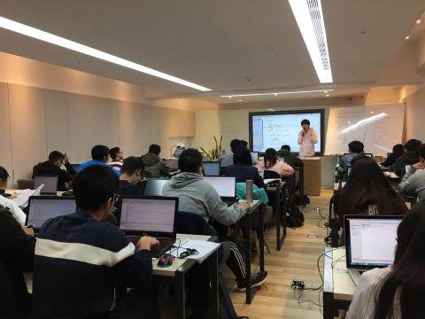 程式設計小剛老師 - 小剛老師擔任陳立數學程式設計課程講師