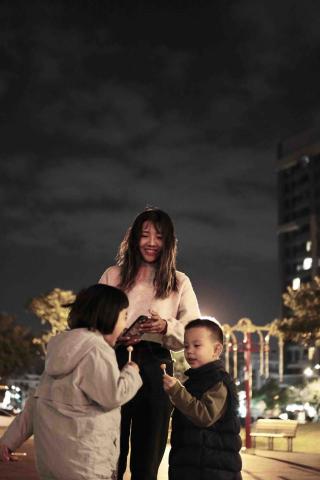 黃育茹 - 之前和小朋友的照片