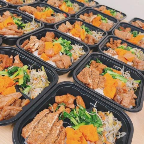 提供煮飯電鍋服務的專家賢妻良母