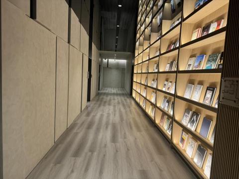 豐潤設計有限公司 - 嘉義縣-清景麟世界城接待中心廊道
設計公司：工一設計
工程項目：室內裝潢統包工程
完工時間：2024.04

#室內裝潢 #室內裝修 #老屋翻修 #建案公設 #建案銷售中心