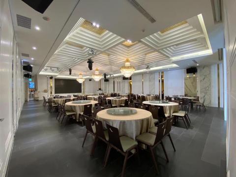 豐潤設計有限公司 - 台中市-沙鹿成都川菜婚宴會館
設計公司：詹衷瑋室內裝修工作室
工程項目：室內裝潢統包工程
完工時間：2023.10

#室內裝潢 #室內裝修 #老屋翻修 #建案公設 #建案銷售中心