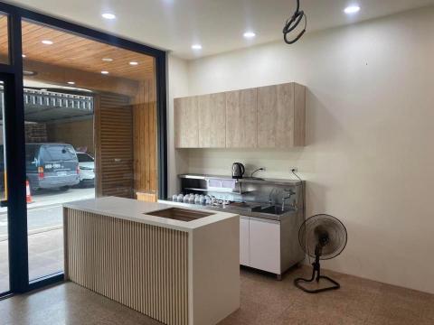 豐潤設計有限公司 - 苗栗縣-造橋鄉_協裕製茶工廠
設計公司：宇辰系統傢俱/室內裝修
工程項目：傳統製茶廠室內翻修工程
施工項目：全室拆除、木作/玻璃/系統工程
完工時間：2024.07

#室內裝潢 #室內裝修 #老屋翻修 #建案公設 #建案銷售中心