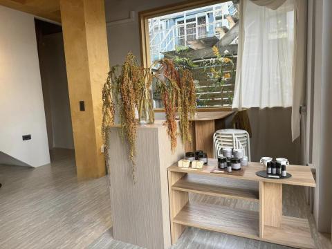 豐潤設計有限公司 - 台中市-Pao Pao Hair美髮店
設計公司：Pao Pao Hair美髮
工程項目：室內裝潢統包工程
完工時間：2024.06

#室內裝潢 #室內裝修 #老屋翻修 #建案公設 #建案銷售中心