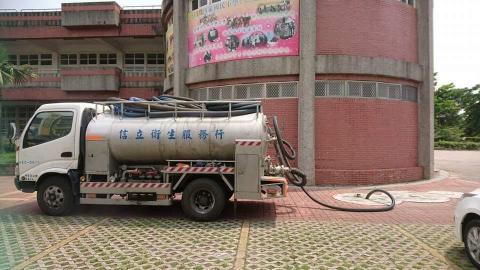 屏東包通信立衛生服務行 - 抽化糞池