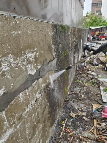 王議慶 - 外牆施作前清洗