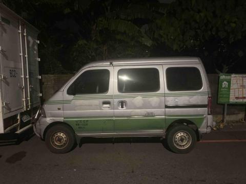謝明倫 - 本人備有箱型車乙輛如圖