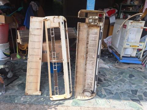 范 秉 輝 - 分離式冷氣分解  清洗前