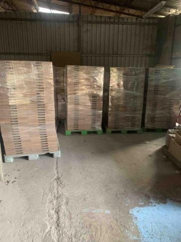 東頡實業社 - 原木托盤上漆完成，準備包裝