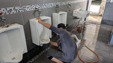 屏東包通信立衛生服務行 - 小便斗管線疏通