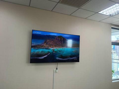 汎德生活服務 - 65吋壁面矽酸鈣板強化安裝