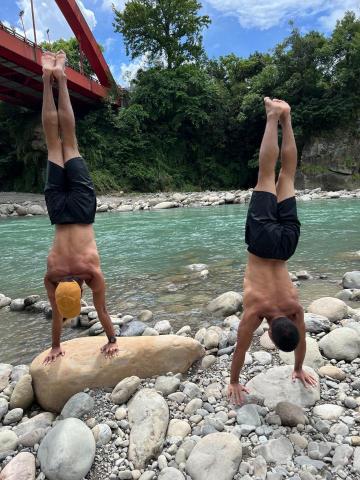 Move With E - 玩！
Play