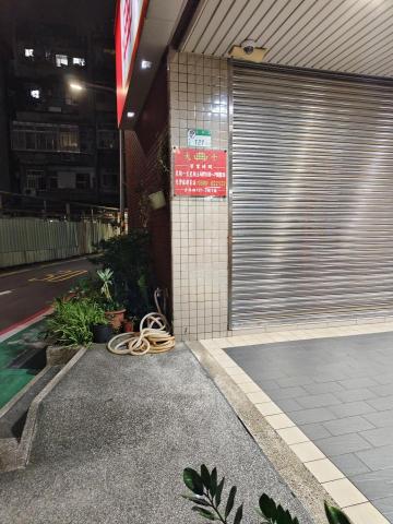 陳福正 - 屏東台銀騎樓地磚清潔