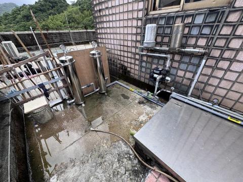 JOHNSON Life淨水生活家 - 基隆暖暖區，經不鏽鋼濾筒，30英吋的濾量延長更換的頻率，解決長期使用自來水產生異位性皮膚炎的不適。