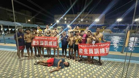 龔楷証 - 救生班結訓拿到證照