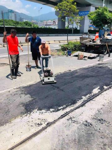 倫心實業有限公司 - 柏油路壓平