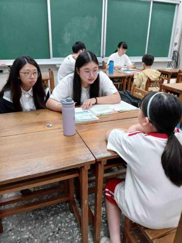 李旻蓁 - 進校幫三年級做魏氏個測