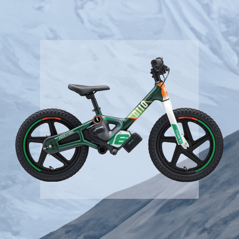 WhiteV - Children's electric off-road 兒童越野滑步車:

https://www.behance.net/gallery/173561177/Childrens-electric-off-road-vehicle

-產品設計
-建模
-CMF
-渲染
-動畫
-產品設計
-建模
-CMF