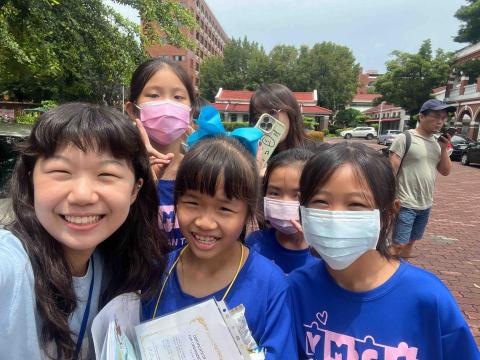 蘇筱晴 - 國小全英文營隊帶班經驗