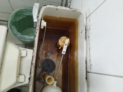 周昆興 - 馬桶沖水開關修繕（後）