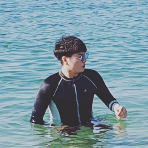 提供翻译i服務的專家Louis