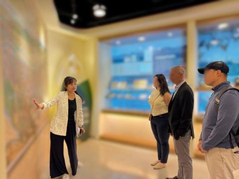 活動主持/會議司儀   J. J. - 向國外賓客介紹歷史故事