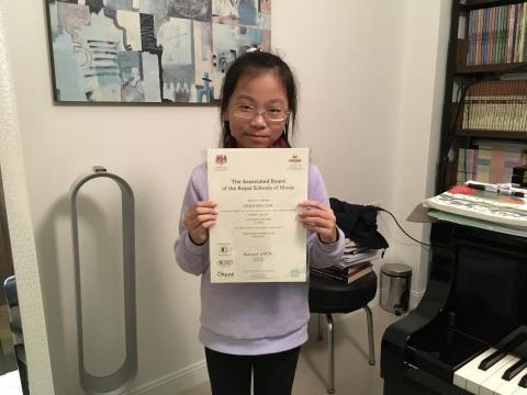 Yu&rsquo;s Piano Studio - 台北松山鋼琴教學 - 2018年8月 學生芊縈通過ABRSM檢定 鋼琴第1級 優等