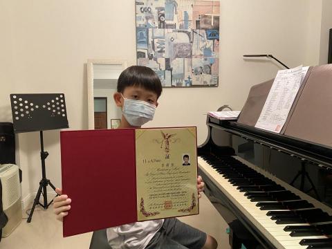 Yu&rsquo;s Piano Studio - 台北松山鋼琴教學 - 2022年6月 學生爵臣通過維也納檢定 鋼琴第11級 A等