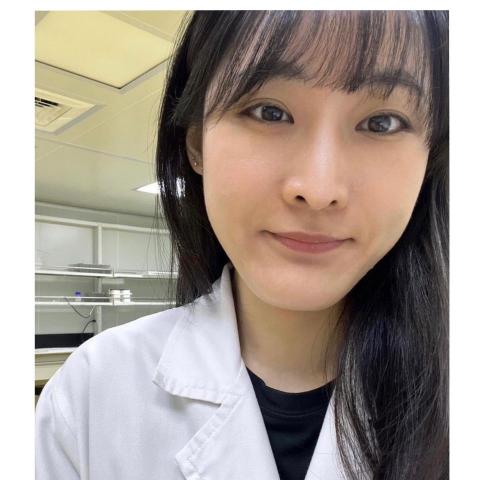 提供大提琴服務的專家Ronesmee