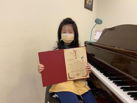 Yu&rsquo;s Piano Studio - 台北松山鋼琴教學 - 2022年12月 學生亦晴通過維也納檢定 鋼琴第11級 B等